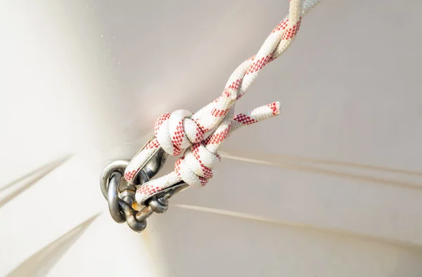 Detail of rigging and rope close-up of white sail boat. — Stock Photo, Image