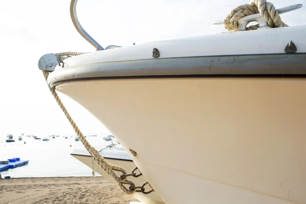 Fragment of motor boat on the empty sand shore sunny day. — Stock Photo, Image