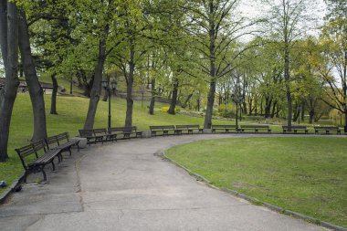Bastion Hill ve Riga parkta. Letonya