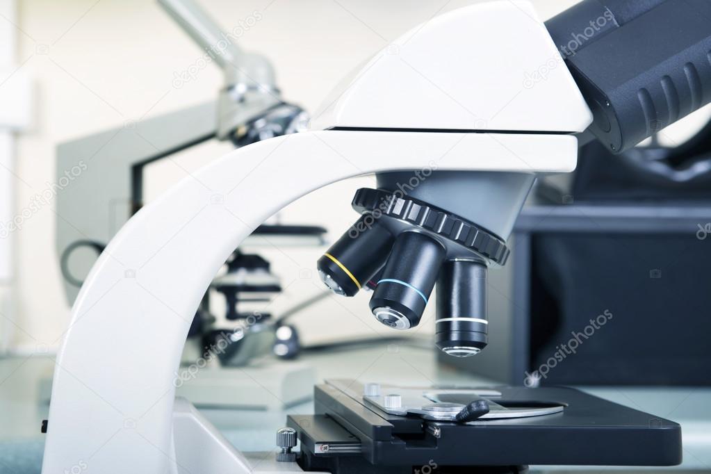 Microscope De Laboratoire Contexte De La Recherche Scientifique Et Sanitaire Image Libre De Droit Par Katrin Timoff C Microscope De Laboratoire Contexte De La Recherche Scientifique Et Sanitaire Image Libre De Droit Par Katrin Timoff C