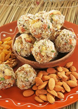 Hint tatlılar dryfruit ve cocnut gidecektir