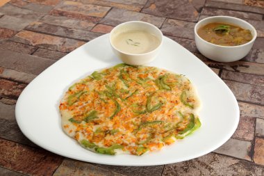 Güney Hint yemek Uthappams sambar ile