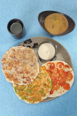Güney Hint yemek Uthappams sambar ile