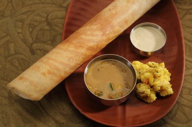 Masala dosa Hint turşusu ve sambaar ile