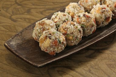 Hint tatlılar dryfruit ve cocnut gidecektir