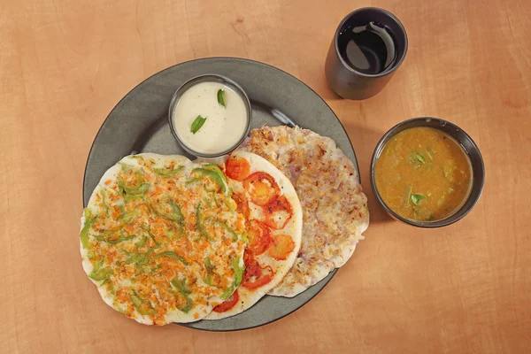 Güney Hint yemek Uthappams sambar ile