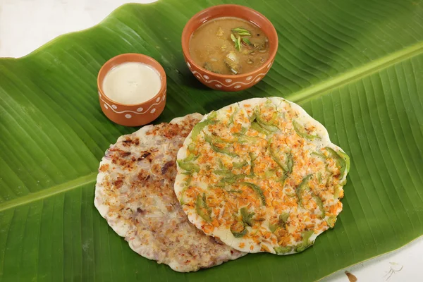 Południe indyjskie danie Uthappams z sambar — Zdjęcie stockowe