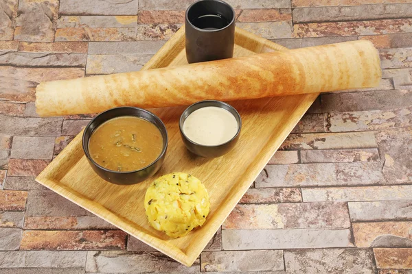 Masala dosa z sosem i sambaar — Zdjęcie stockowe