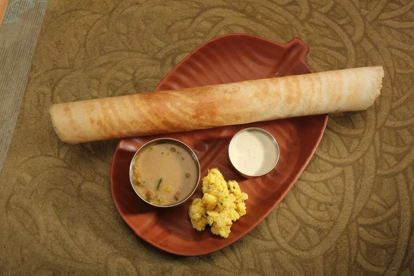 Masala dosa med chutney och sambaar — Stockfoto