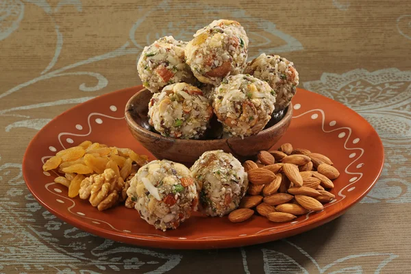 Doces indianos dryfruit e cocnut ladoo — Fotografia de Stock