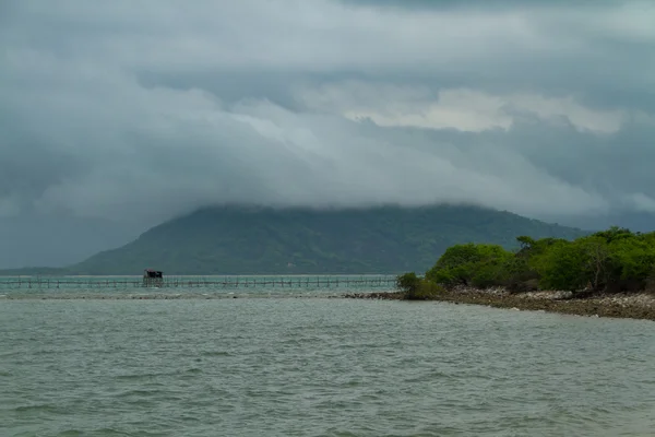 Cabañas de pescadores y tormenta — Foto de Stock