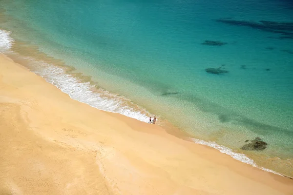 Fernando de Noronha, Brezilya için kristal deniz plaj — Stok fotoğraf