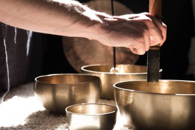 Geleneksel Tibet meditasyon kasesi kişisel ritüeller için.