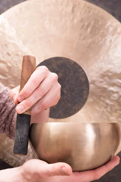 Geleneksel Tibet meditasyon kasesi kişisel ritüeller için.