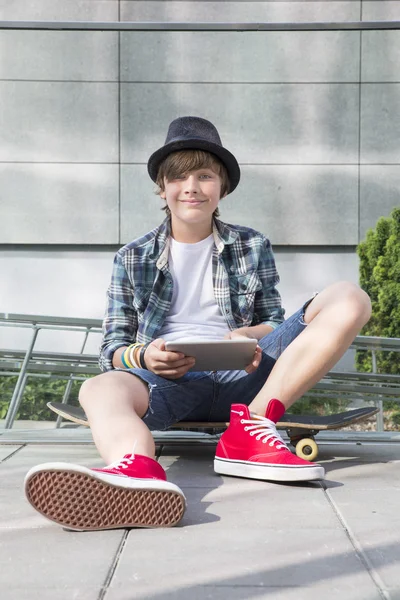 Boy with Skateboard — Stock Photo, Image