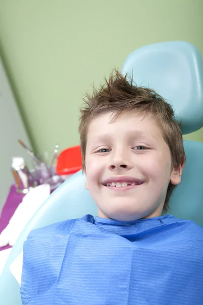 Rapaz no dentista — Fotografia de Stock