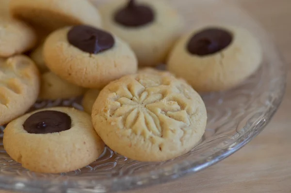 Cookie Uri Arahide Coapte Bej Deschis Umplute Ciocolată Neagră Unul — Fotografie, imagine de stoc