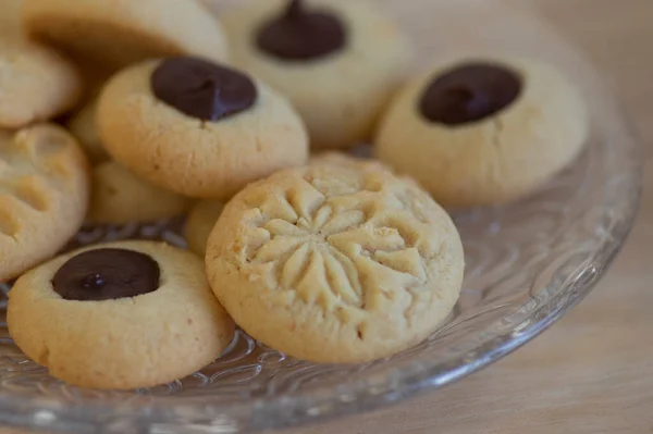 Galletas Maní Horno Beige Marrón Claro Llenas Chocolate Negro Una —  Fotos de Stock