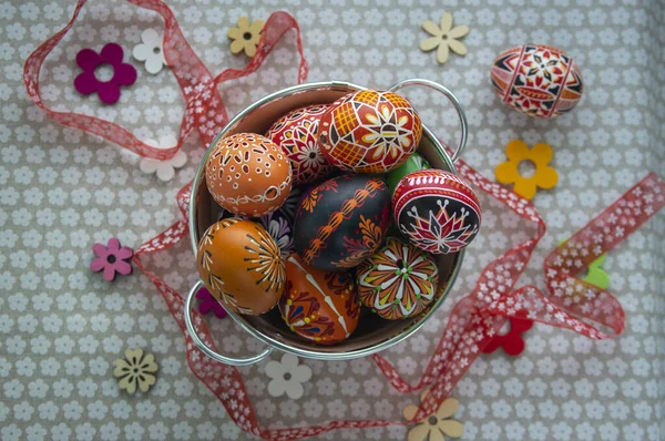 Домашние Ручной Работы Окрашенные Пасхальные Яйца Декоративный Старый Розовый Цвет — стоковое фото