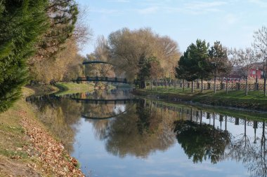 Bir sonbahar gününde parktan manzara