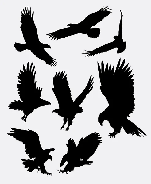 Siluetas voladoras de águila — Vector de stock