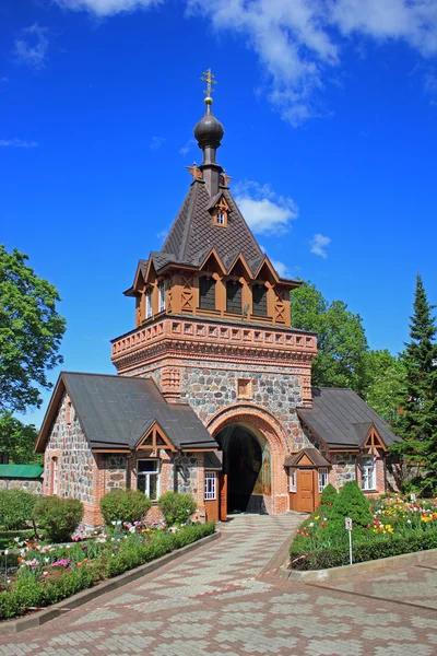 manastırın kapısı