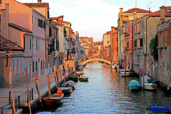 Venice Italy Street View Bridges Old Buildings Summer Evening — Stock Photo, Image