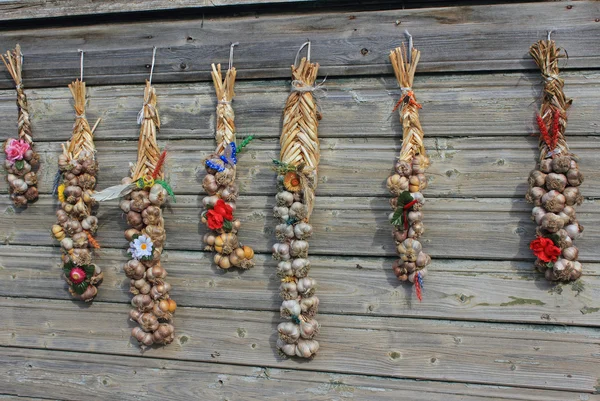 Satılık sarımsak paketleri