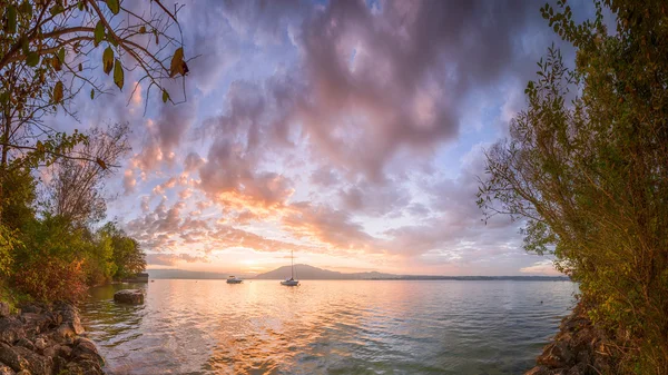 Solnedgång på sjön Attersee — Stockfoto