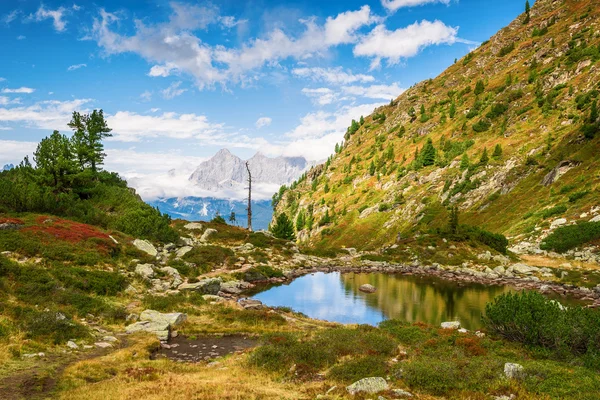 Lago en los Alpes — Foto de Stock