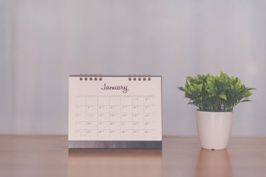Ocak 2021 'de tahta masada kağıt takvim