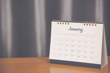 Ocak 2021 'de tahta masada kağıt takvim