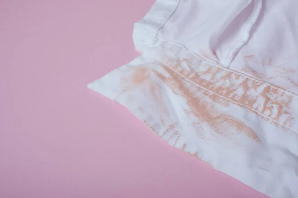 Kosmetikfleck Kragenhemd Aus Dem Alltag Schmutzflecken Für Reinigungs Und Waschkonzept — Stockfoto