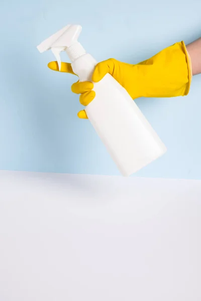Woman Hand Yellow Rubber Protective Glove Holding White Plastic Spray — Foto de Stock