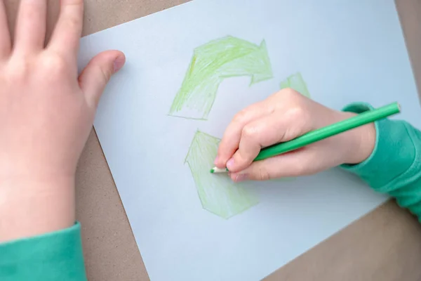 Children Hand Drawing Reuse Symbol Top View High Quality Photo — Stock Photo, Image