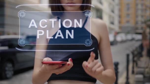 Adulto joven interactúa holograma Plan de acción — Vídeo de stock