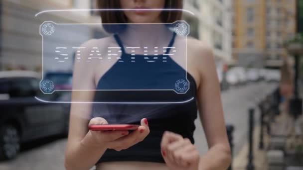 Adulto joven interactúa holograma Startup — Vídeo de stock