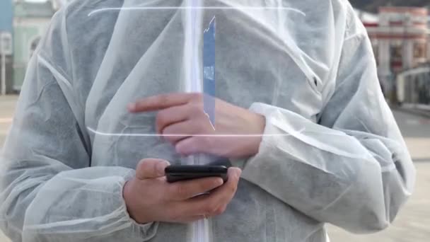 Man in het wit met tekst Holografie — Stockvideo
