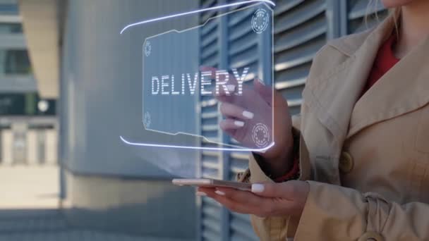 Бизнесвумен взаимодействует с HUD Delivery — стоковое видео