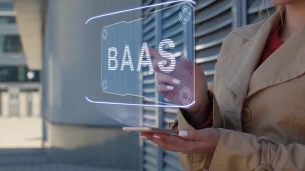 Empresaria interactúa HUD BaaS — Vídeo de stock