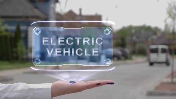 Hologram gösteren kadın eli Elektrikli Araç — Stok video