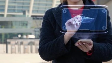 Kadın HUD lüks yatıyla etkileşim içinde.