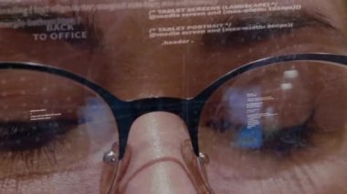 Geliştiricinin arka planı üzerine ofis metnine geri dön