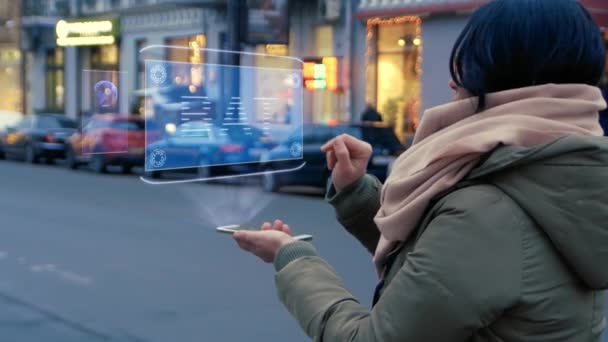 Vrouw interageert BBT voor hologram — Stockvideo