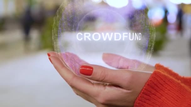 Mãos femininas segurando texto Crowdfunding — Vídeo de Stock