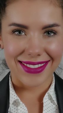 Bitcoins ellerinin dikey videosu