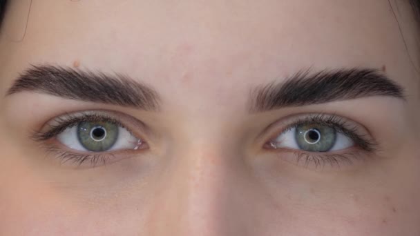 Oči bez make-upu — Stock video