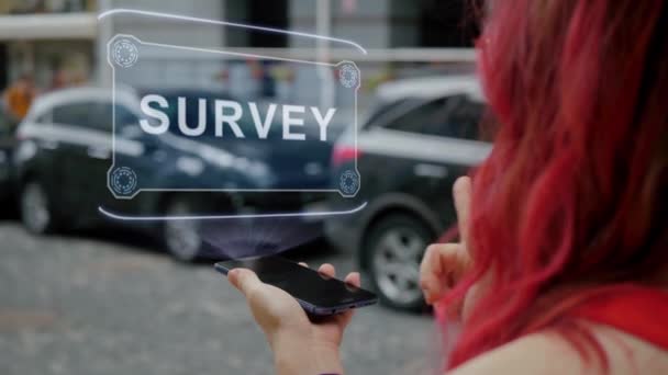 Redhead kvinna interagerar HUD Survey — Stockvideo