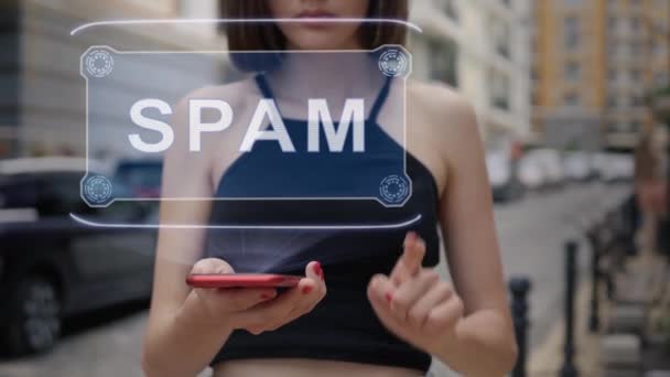 Ung vuxen interagerar med hologram Spam — Stockvideo
