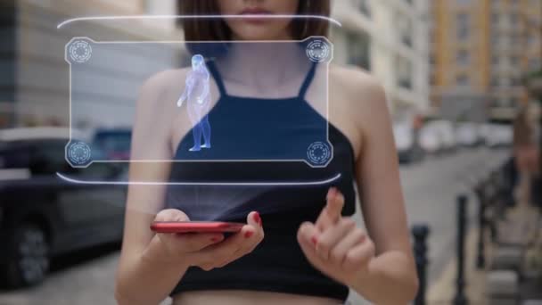 Jeune adulte interagit hologramme graisse corps féminin — Video